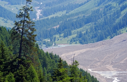 Là où se trouvait autrefois Blatten, il ne reste plus que des gravats. Le RC Leuk-Leukerbad apporte son aide (Photo : iStock)